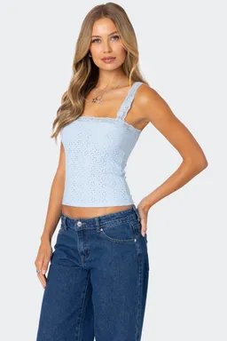 Musculosa ojalillos encaje virginia de Edikted en Tops para argentina
