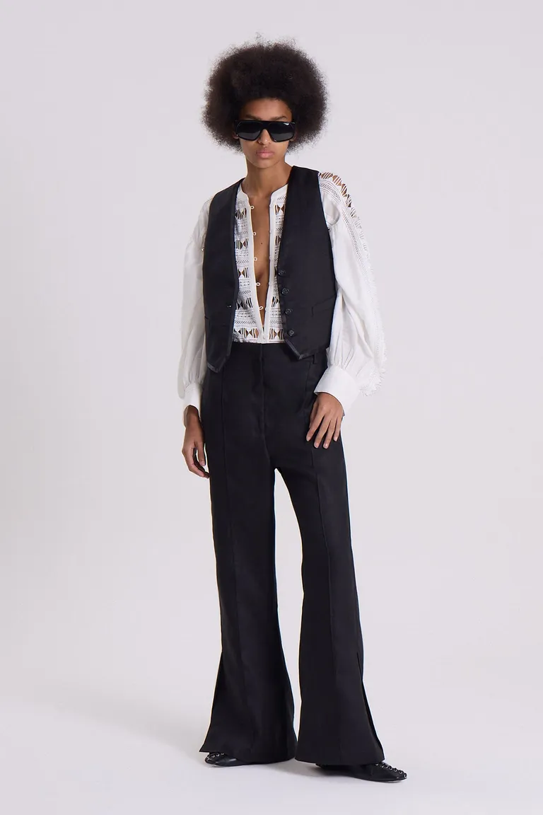 Pantalón negro de lino con diseño bootcut y detalles de bolsillos de Maria Cher en Pantalones para argentina