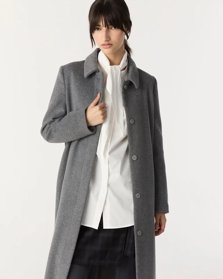 Tapado largo de paño con cierre frontal de botones y cuello clásico de Furzai en Tapados para argentina