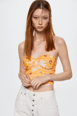 Top crop floral de Mango en Tops para argentina