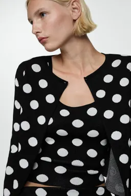 Top punto con lunares de Mango en Tops para argentina