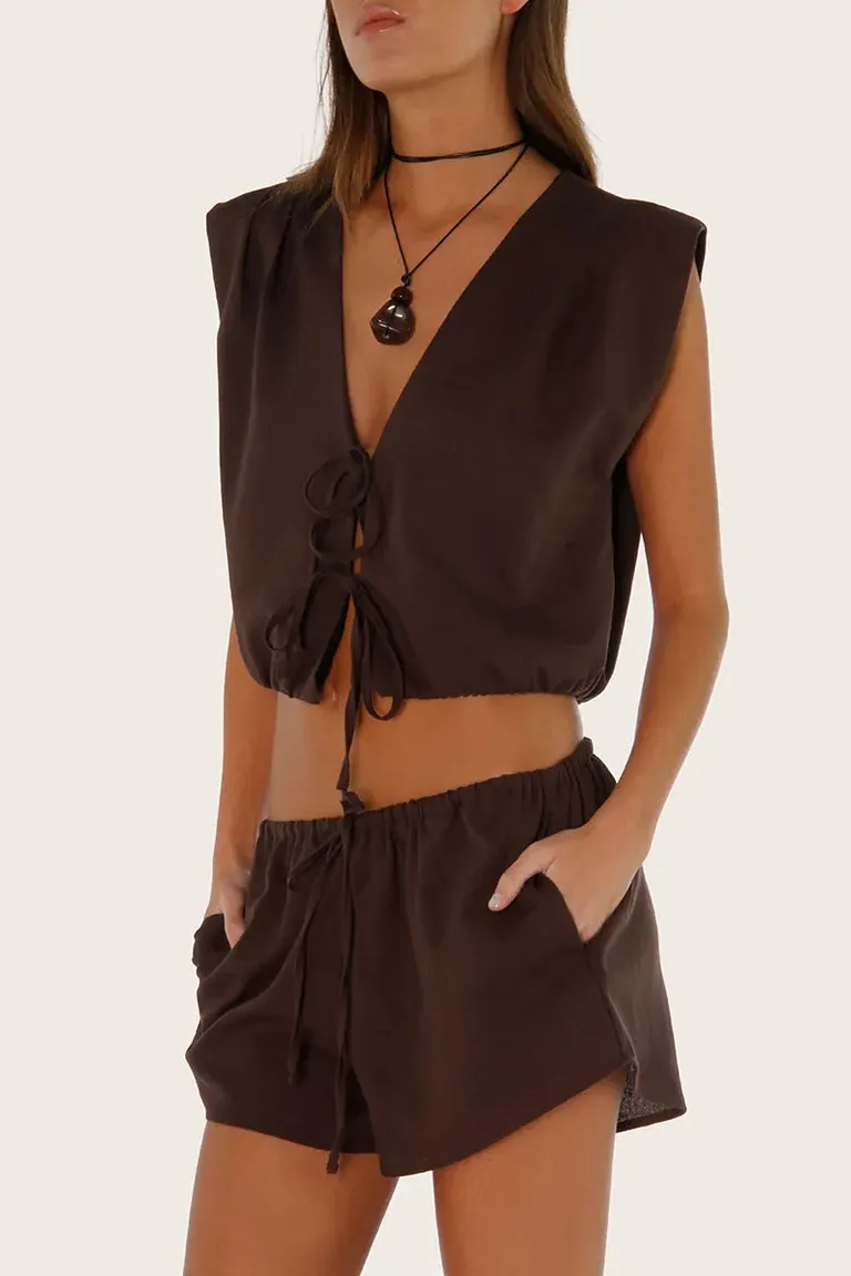 Short de lino de largo modulable en tono chocolate para un look relajado y fresco de Sofia Sarkany en Shorts para argentina