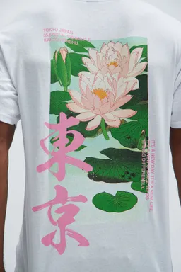 Remera lotus new beginnings de Fashion Nova en Remeras y Polos para argentina