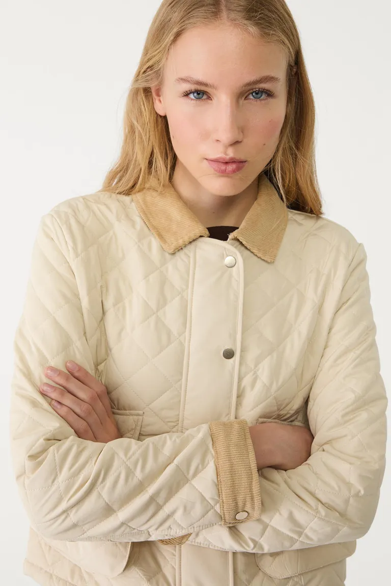 Cazadora acolchada combinada pana de Stradivarius en Chaquetas para argentina