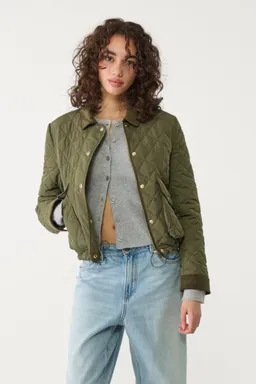 Cazadora acolchada combinada pana de Stradivarius en Chaquetas para argentina