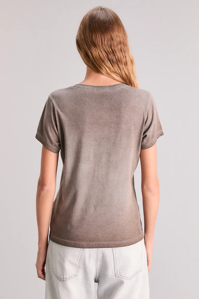 Remera de mujer con estampa exclusiva y detalles customizados de Kosiuko en Remeras para argentina