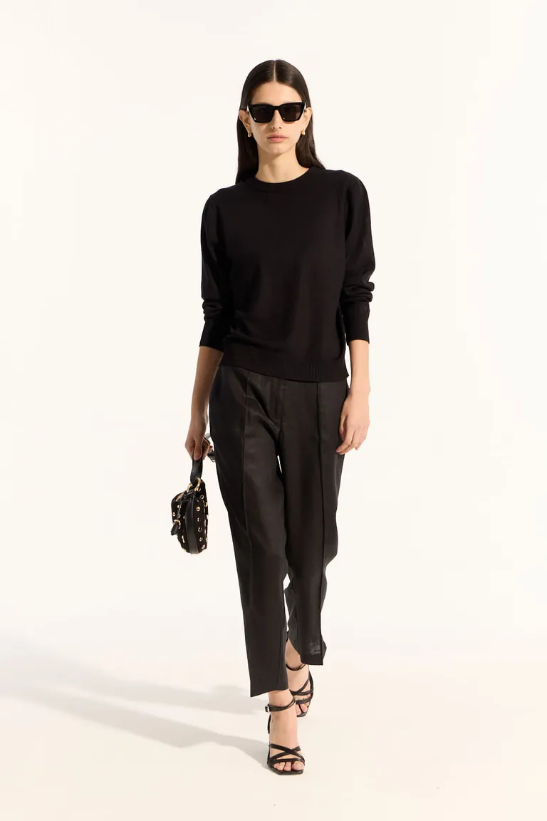 Sweater básico de manga larga con detalle en espalda, modelo versátil y modular de Portsaid en Buzos y Sweaters para argentina