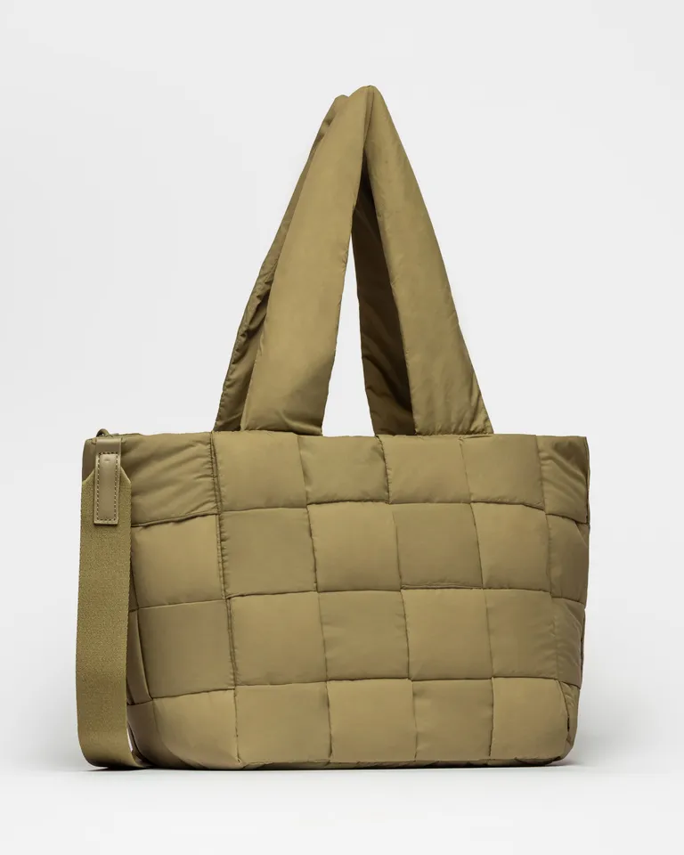 Shopper de nylon acolchado trenzado, diseño único y confortable de Prüne en Bolsos y Carteras para argentina