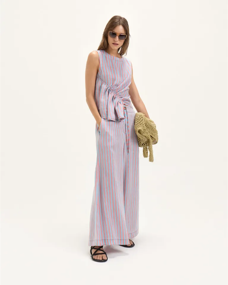 Top sin mangas con frunce asimétrico y volado decorativo en el delantero de Blue Sheep en Tops para argentina