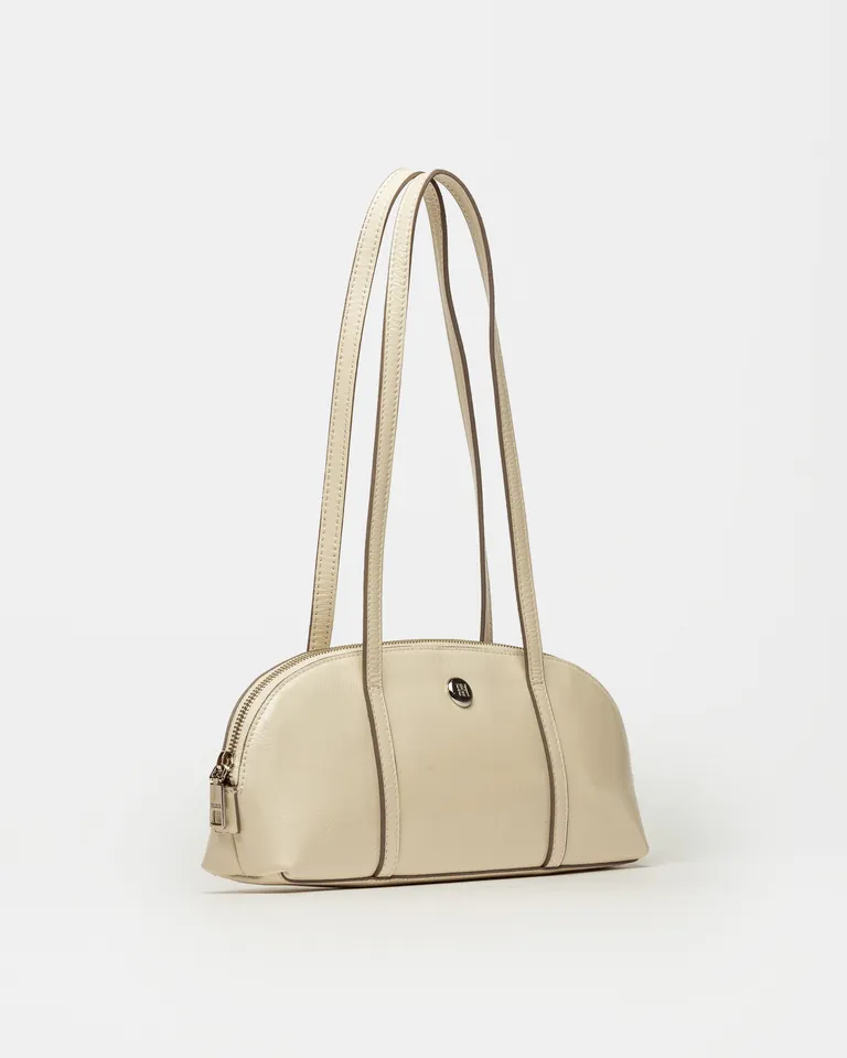 Cartera de hombro Bonnie de cuero con detalles metálicos, ideal para todo look de Prüne en Bolsos y Carteras para argentina