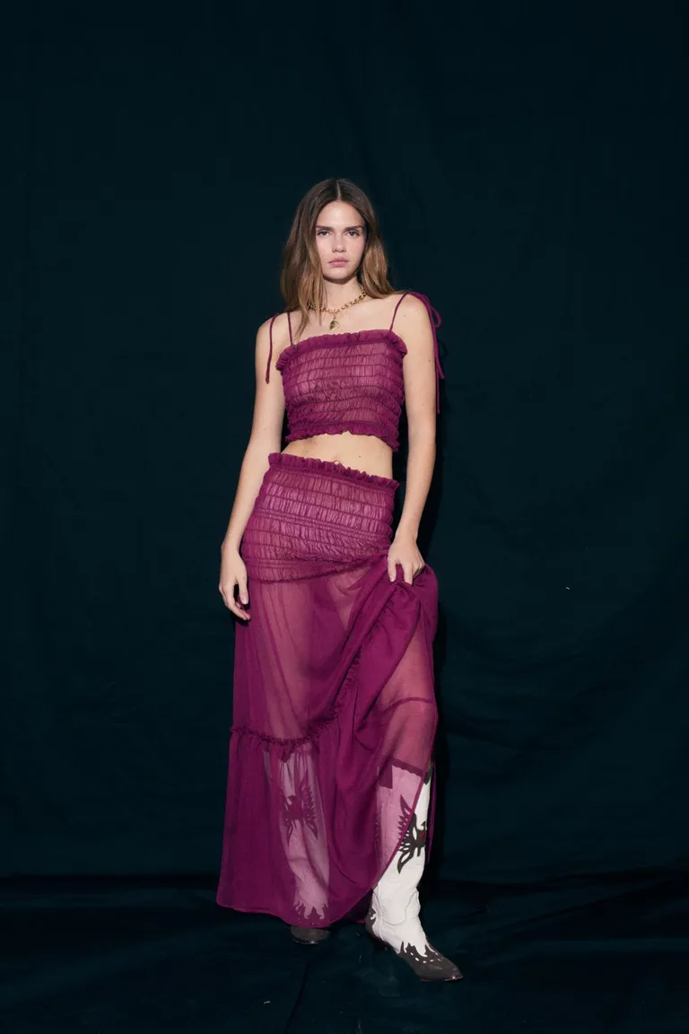 Falda de gasa crepe con diseño elegante y fluido de Allo Martinez en Faldas para argentina