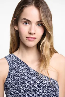 Top asimétrico fruncido de Mango Teen en Tops para argentina