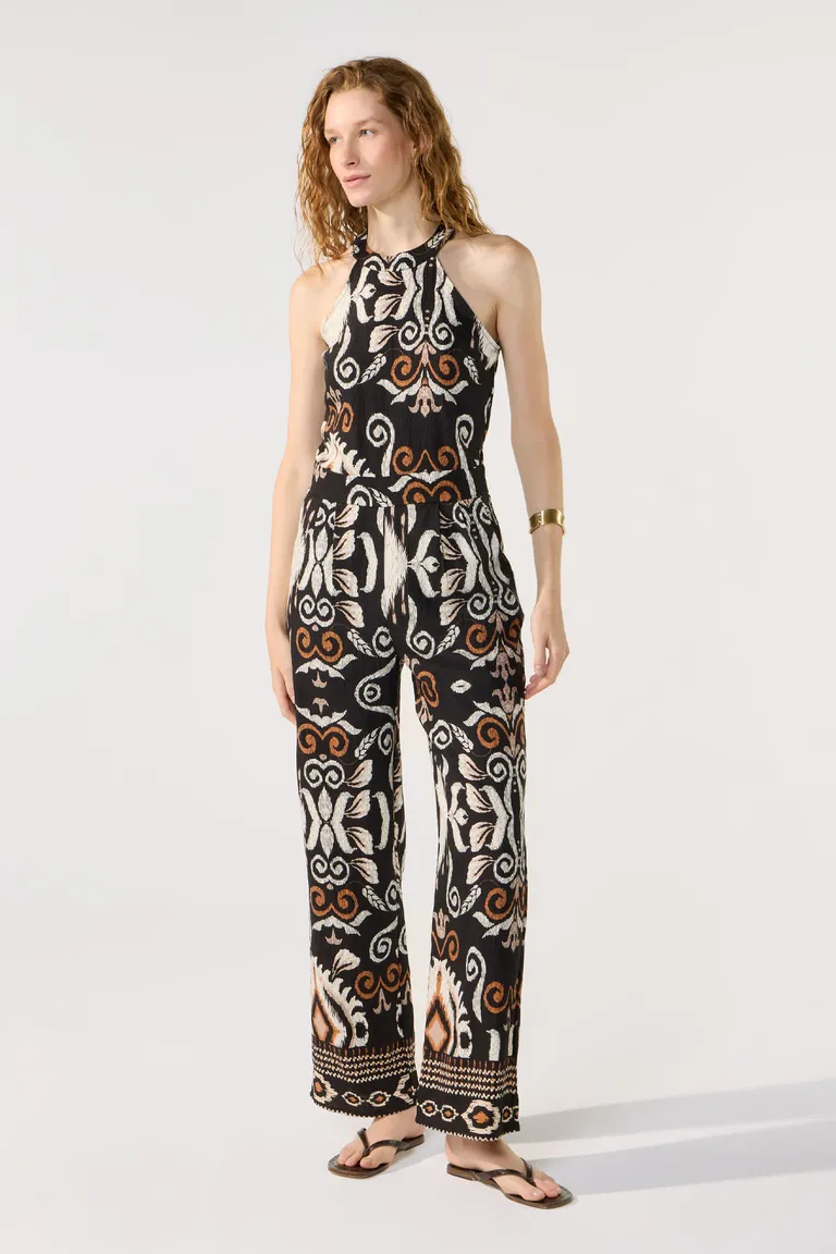 Mono estampado de corte largo con escote halter y espalda semi abierta de Cuesta Blanca en Monos para argentina