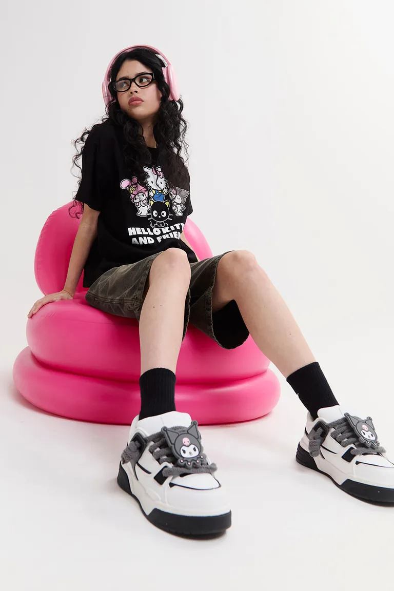 Zapatillas de diseño con accesorio de Kuromi para mujer de 47 Street en Zapatillas para argentina