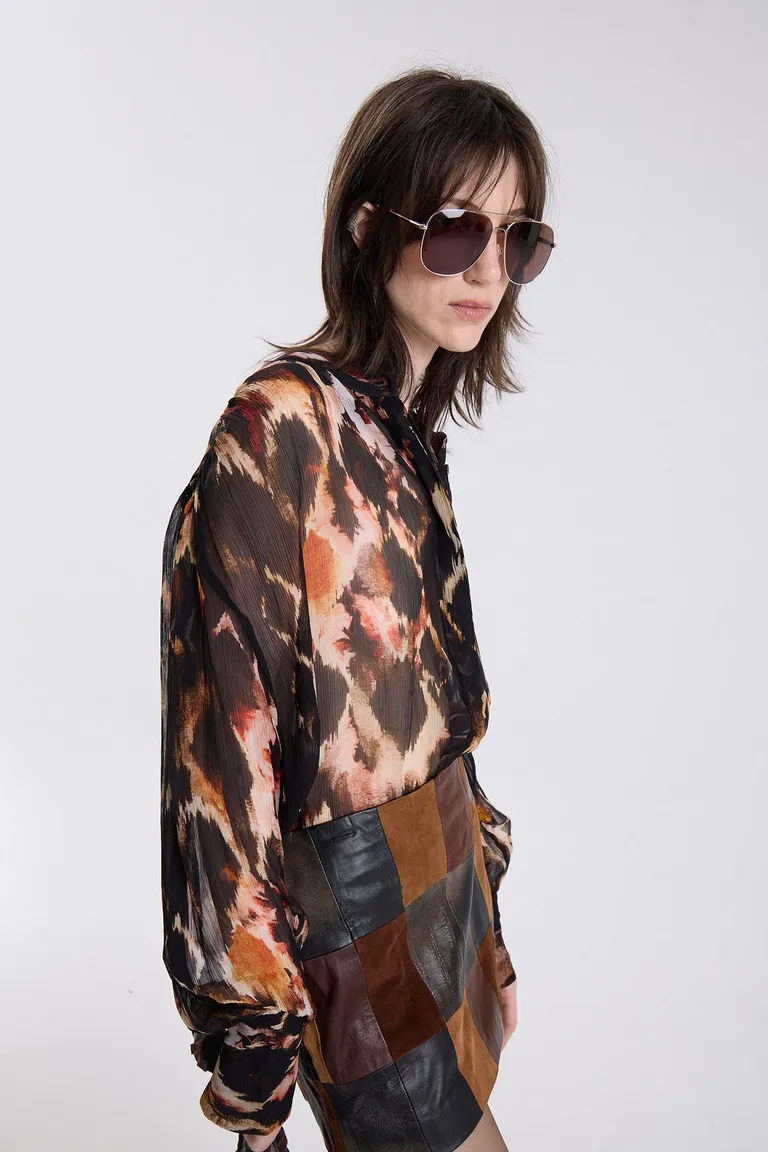 Camisa de mujer con estampado y mangas largas con botones ocultos de Maria Cher en Camisas para argentina