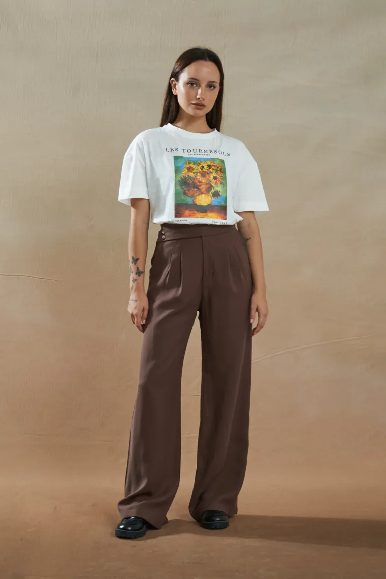 Pantalón de pierna ancha en tonos marrones, prenda versátil y cómoda para el día a día de Apricot en Pantalones para argentina