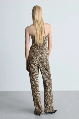 Jeans rectos tiro alto leopardo de Mango en Pantalones para argentina