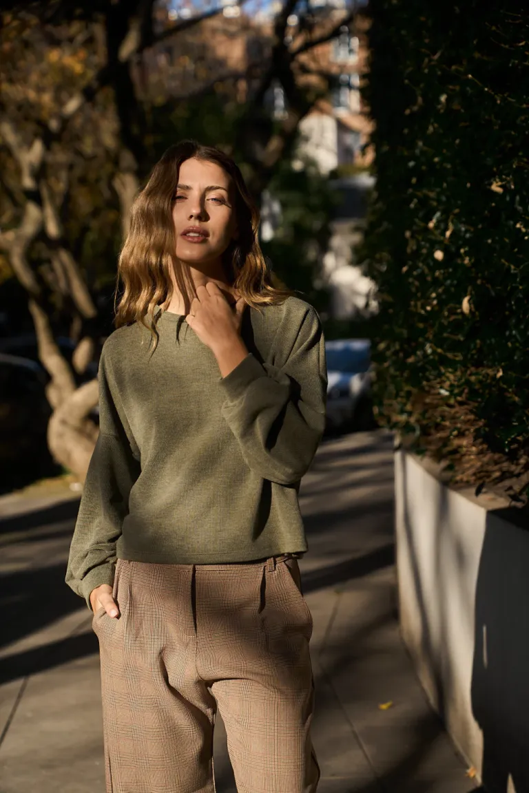 Buzo corto amplio con mangas globo y frunce en la parte superior de Belle en Buzos y Sweaters para argentina