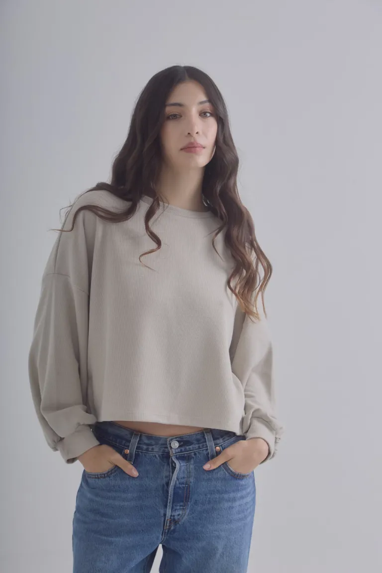 Buzo corto amplio con mangas globo y frunce en la parte superior de Belle en Buzos y Sweaters para argentina