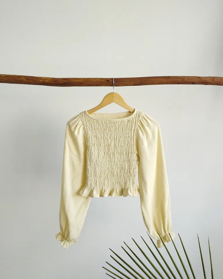 Blusa de diseño elegante y minimalista para un look sofisticado y versátil de Lemmon en Blusas para argentina