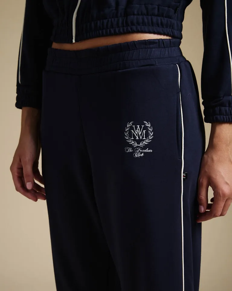 Pantalón deportivo con franjas laterales y detalles de diseño de Wanama en Pantalones para argentina