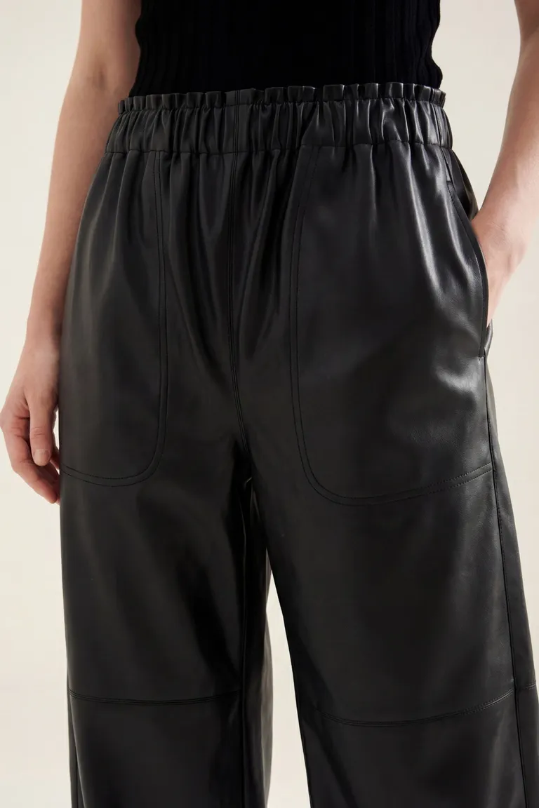 Pantalón amplio con tiro alto y cinturón integrado con bolsillos laterales de Akiabara en Pantalones para argentina