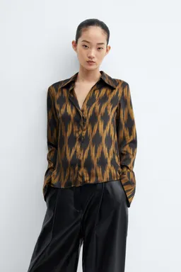 Camisa satinada estampada de Mango en Camisas para argentina