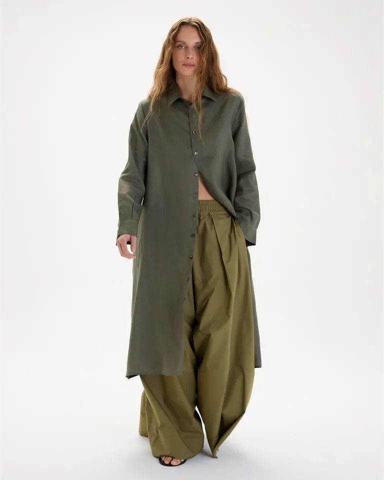 Vestido de lino con diseño evasé y detalles funcionales de Blue Sheep en Vestidos para argentina