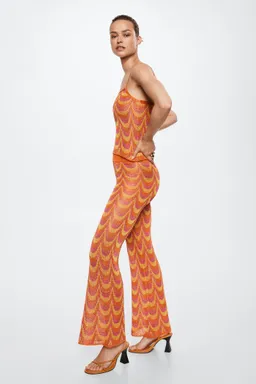 Pantalón punto acampanado retro de Mango en Pantalones para argentina