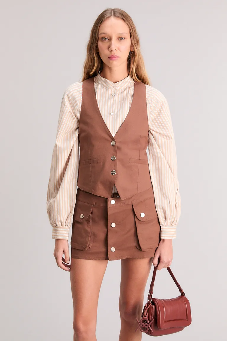 Chaleco marrón slim de diseño elegante y versátil para mujer de Kosiuko en Chalecos para argentina