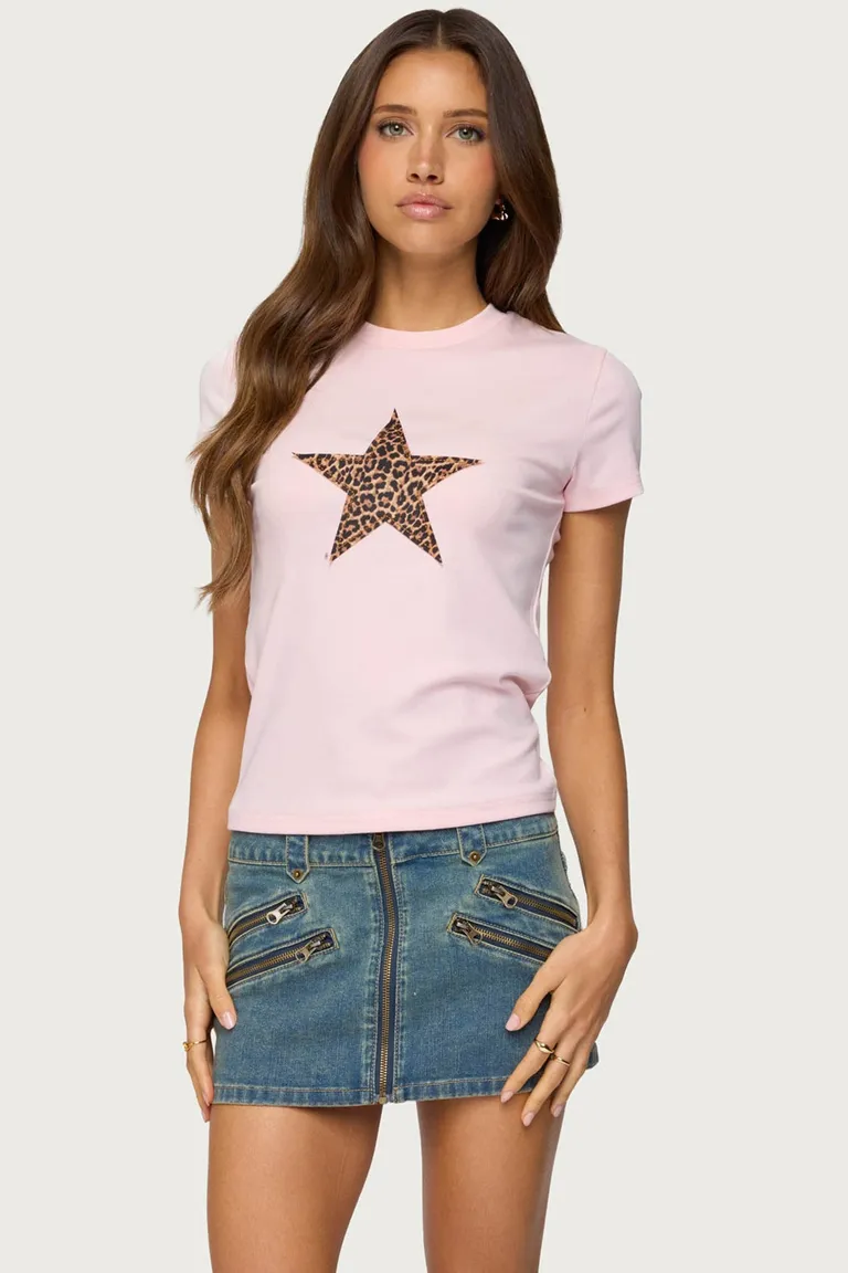 Narla remera estrella leopardo de Edikted en Remeras para argentina