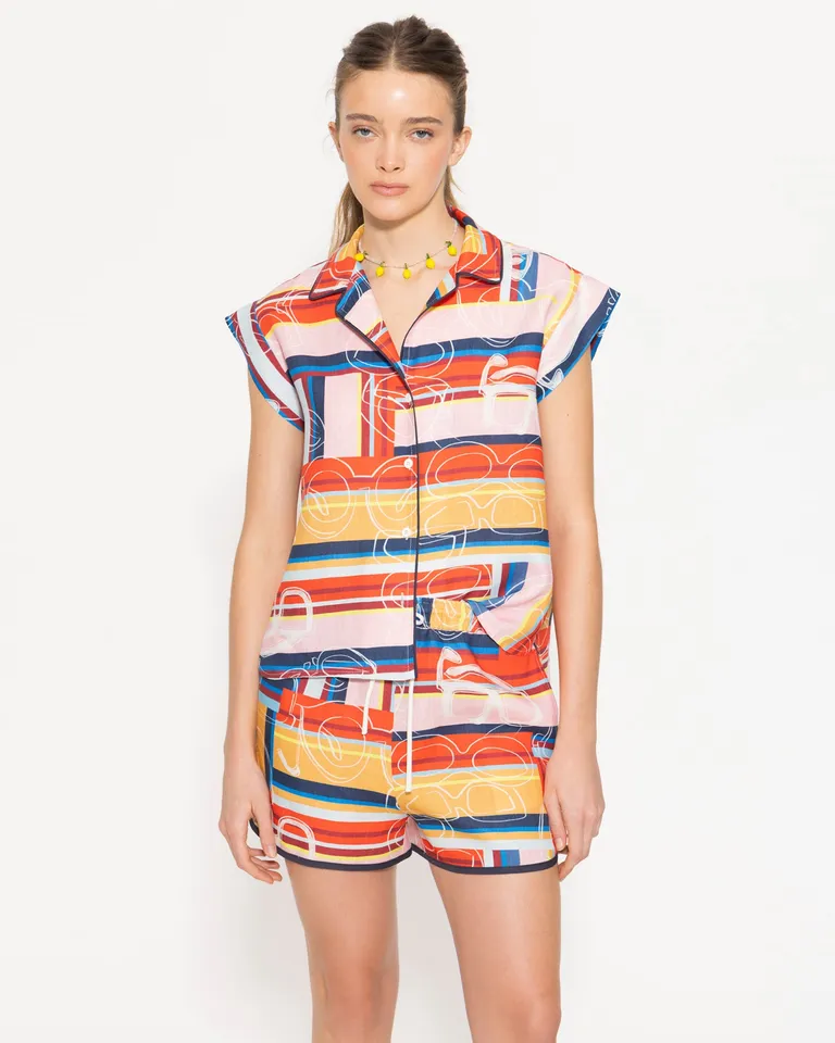 Short liviano con bolsillos laterales y vivo en los costados, ajuste elastizado en cintura de Jazmin Chebar en Shorts para argentina