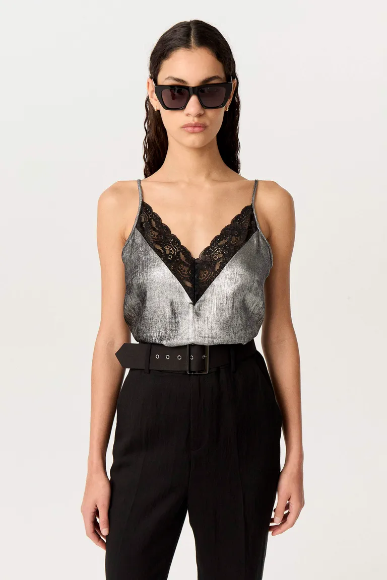 Top gris con detalles de encaje - Prenda elegante y de estilo refinado de Markova en Tops para argentina