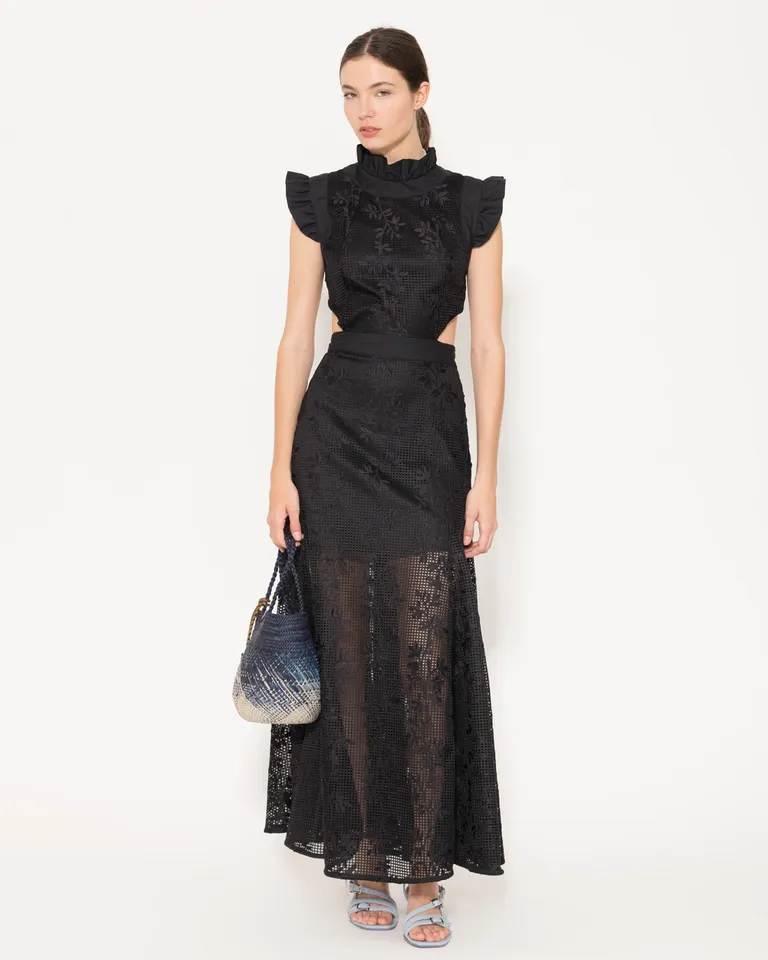 Vestido largo de encaje negro con escote halter y espalda abierta de Jazmin Chebar en Vestidos para argentina