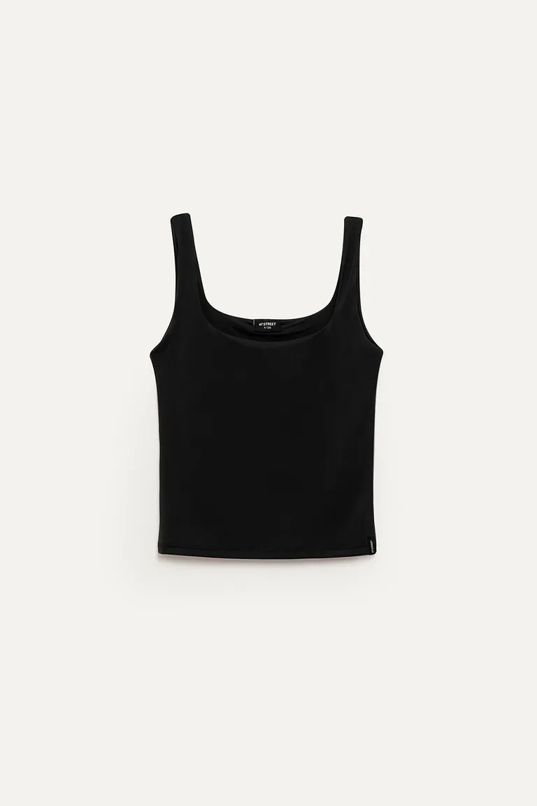 Musculosa de microfibra negra con escote cuadrado y vista de 47 Street en Tops para argentina