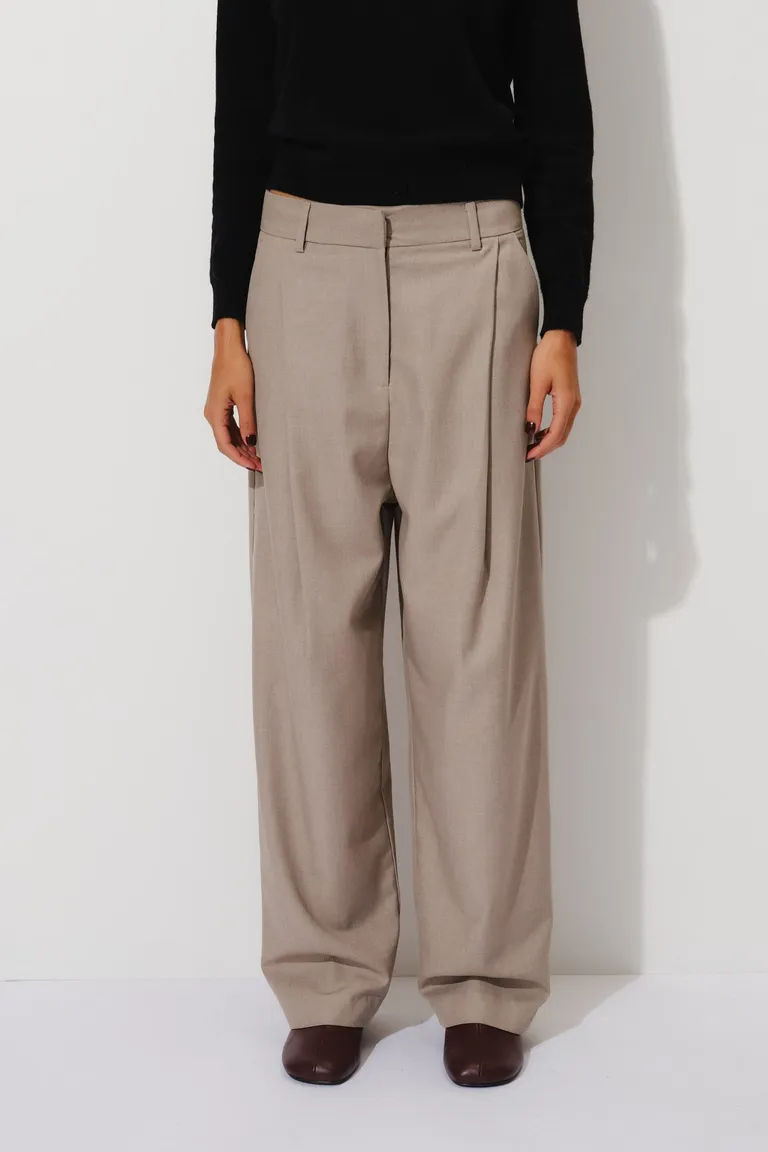 Pantalon sastrero de corte recto con pinzas delanteras y cierre de broche interno de Mishka en Pantalones para argentina