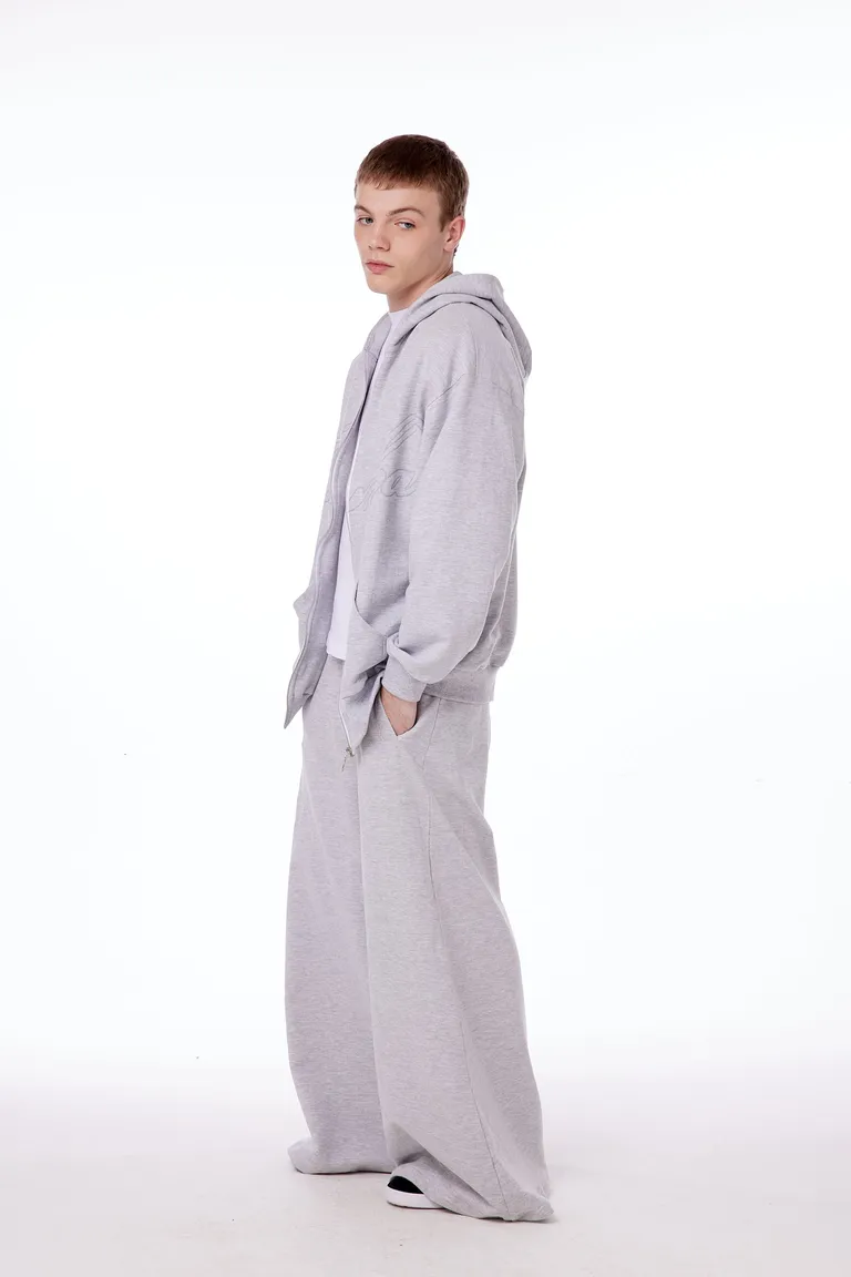 Jogger holgado de corte oversize en color gris con serigrafía de Black Mamba en Pantalones para argentina