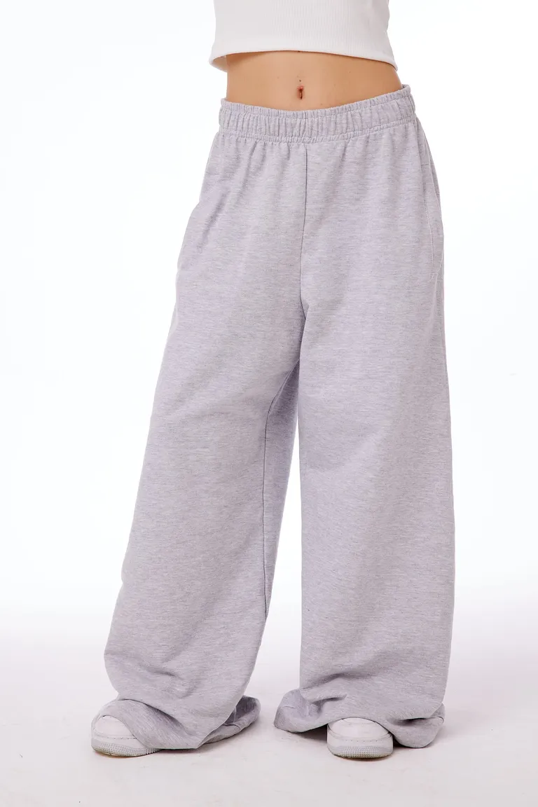 Jogger holgado de corte oversize en color gris con serigrafía de Black Mamba en Pantalones para argentina