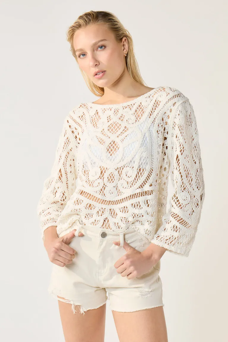 Elegante suéter de tejido con base de red abierta y detalles de encaje de crochet de Cuesta Blanca en Buzos y Sweaters para argentina
