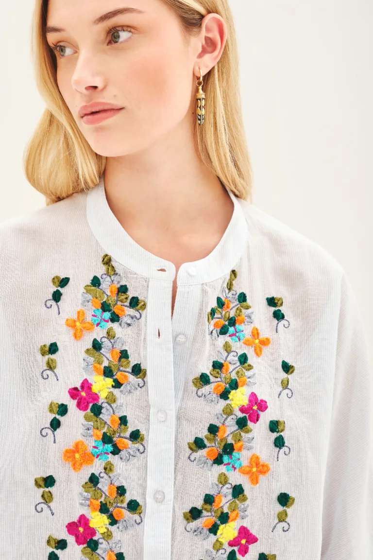 Camisa de voile de corte amplio con detalles bordados florales de Rapsodia en Camisas para argentina