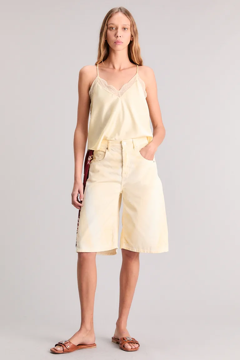 Shorts de tiro medio corte holgado en tonos amarillos frenados de Kosiuko en Shorts para argentina