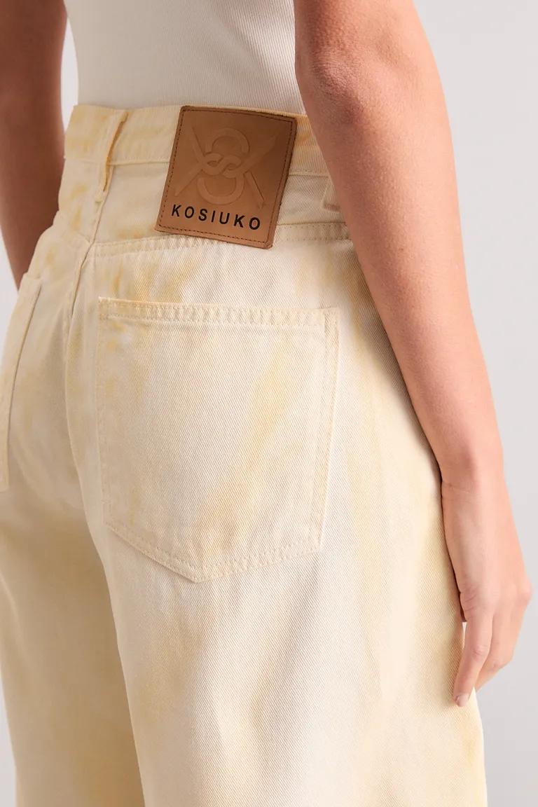 Shorts de tiro medio corte holgado en tonos amarillos frenados de Kosiuko en Shorts para argentina