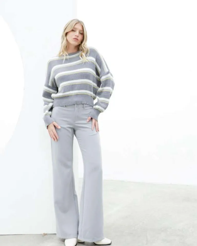 Sweater de diseño rayado en tonos grises para mujer de Hesed en Buzos y Sweaters para argentina