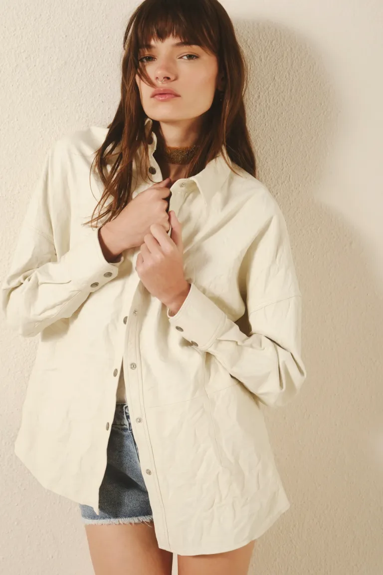 Camisa holgada de cuero ovino con detalles metálicos y efecto arrugado de Rapsodia en Camisas para argentina