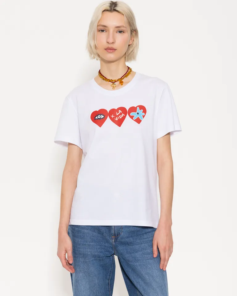Remera de algodón con estampado de corazones para mujer de Jazmin Chebar en Remeras para argentina