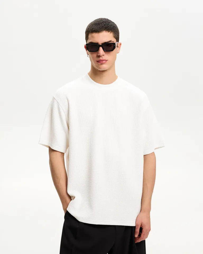 Remera manga corta seersucker de Bershka en Remeras y Polos para argentina
