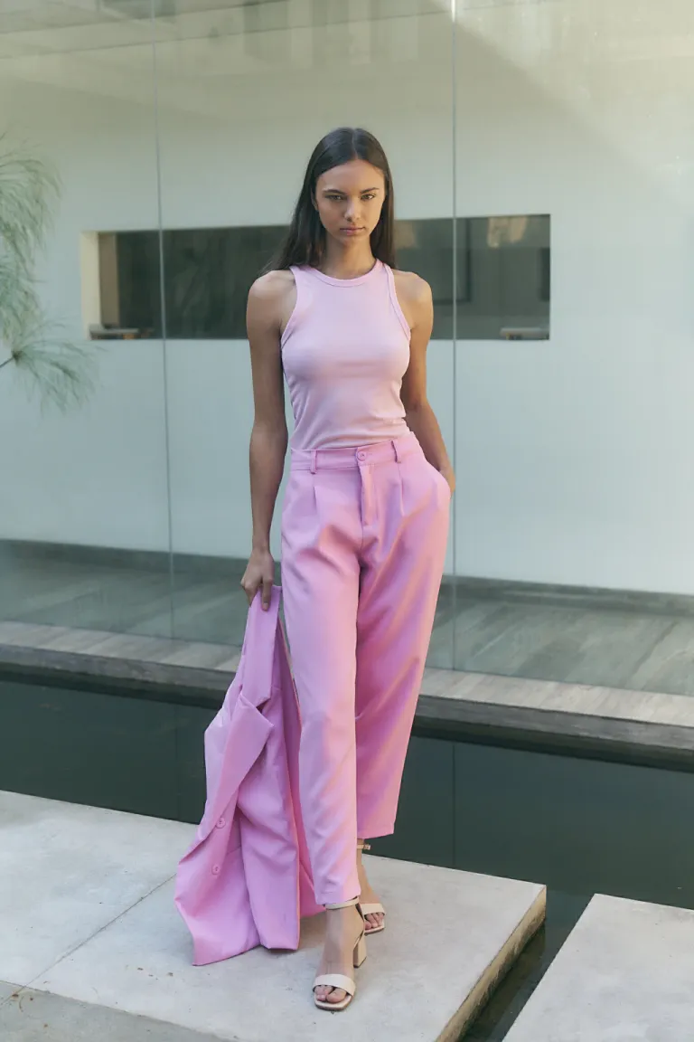 Pantalón entallado rosado con elástico en la espalda para una mejor adaptación a la cintura de Lemmon en Pantalones para argentina