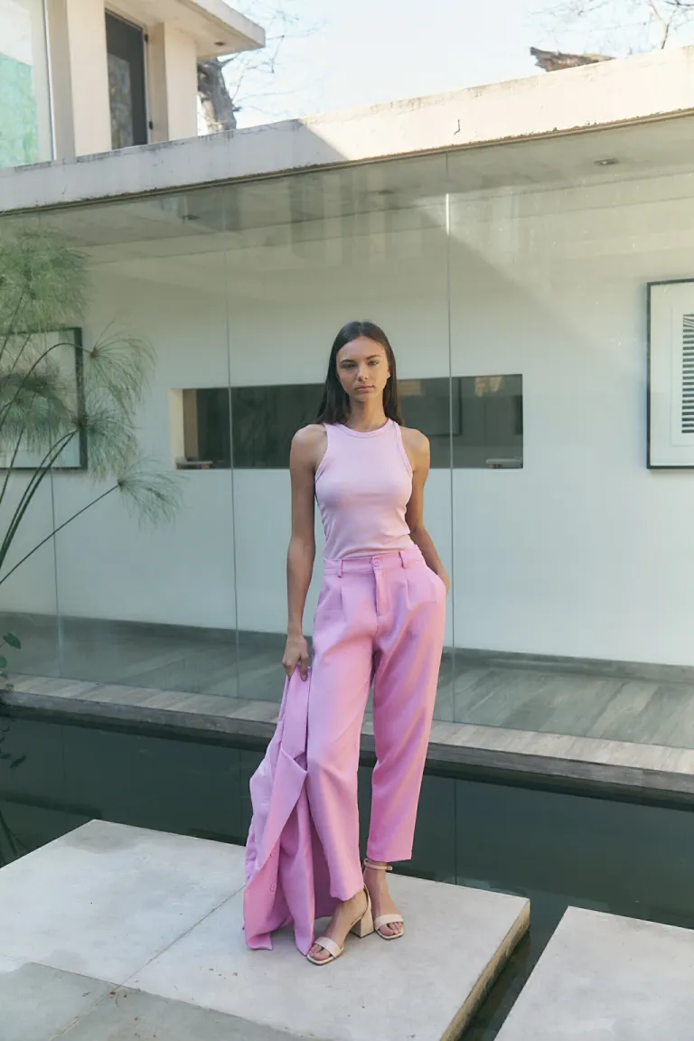 Pantalón entallado rosado con elástico en la espalda para una mejor adaptación a la cintura de Lemmon en Pantalones para argentina