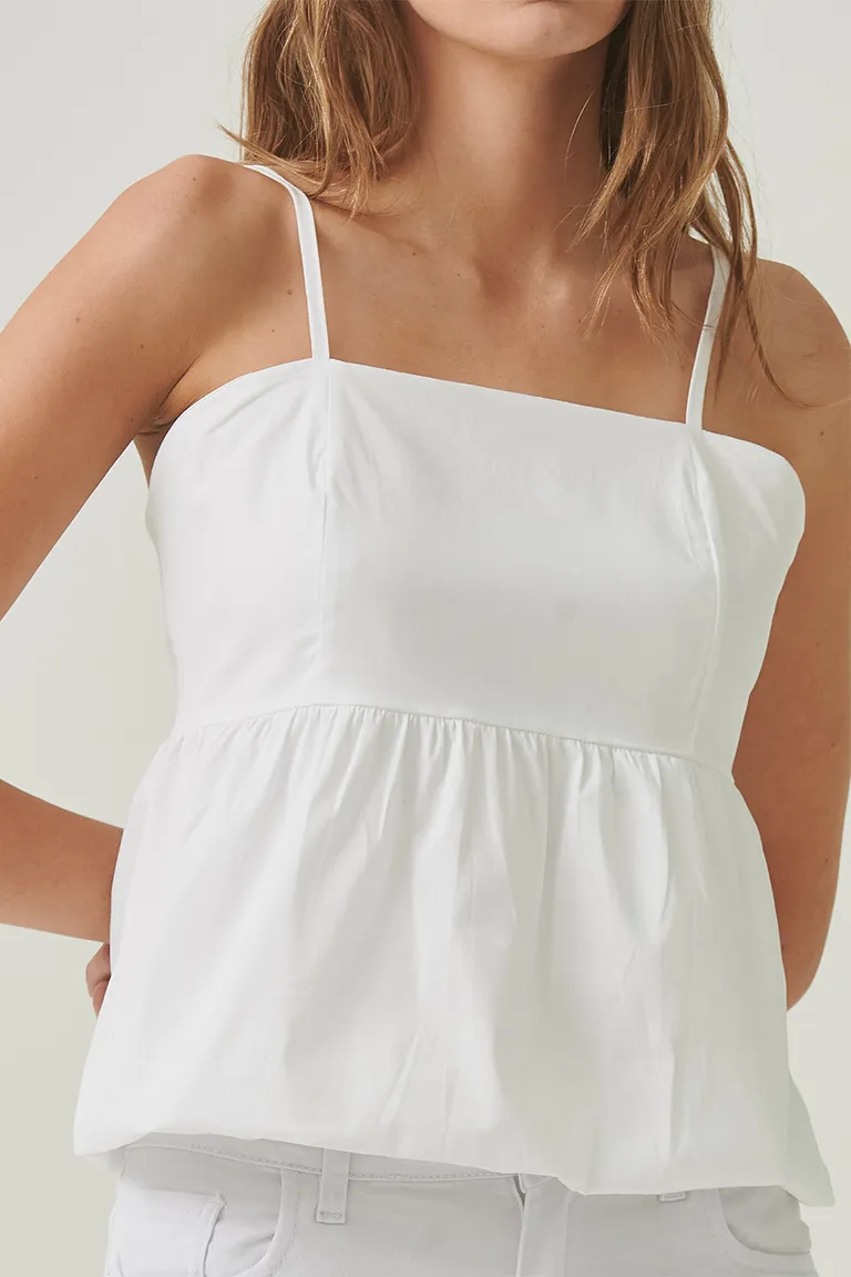 Top blanco de diseño versátil con escote recto y caída suelta de Sweet en Tops para argentina