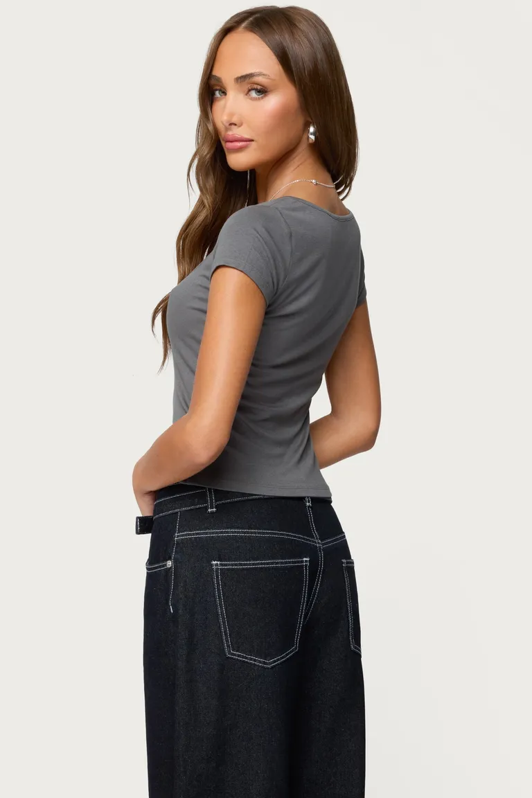 Remera ettalie escote redondo de Edikted en Remeras para argentina